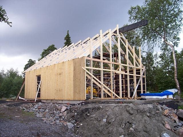 Omslagsbild för Stomresning – Nu reser vi huset på en stabil grund